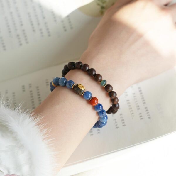 Original Chinese style natural blue crystal stone southern red agarwood bracelet - 图片 2